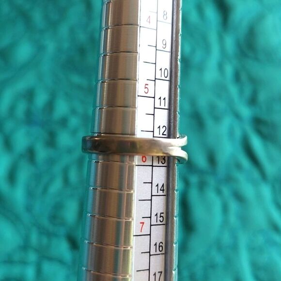 Vintage 1979 Avon Blue Enamel & Silver Tone Ring Size 5.5 - Picture 10 of 10